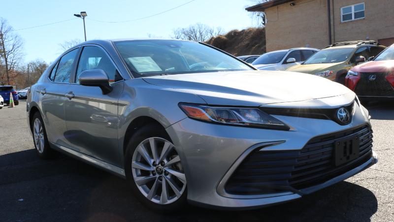 Toyota Camry LE Auto (Natl) 2021