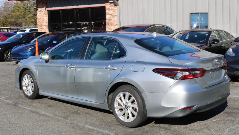 Toyota Camry LE Auto (Natl) 2021