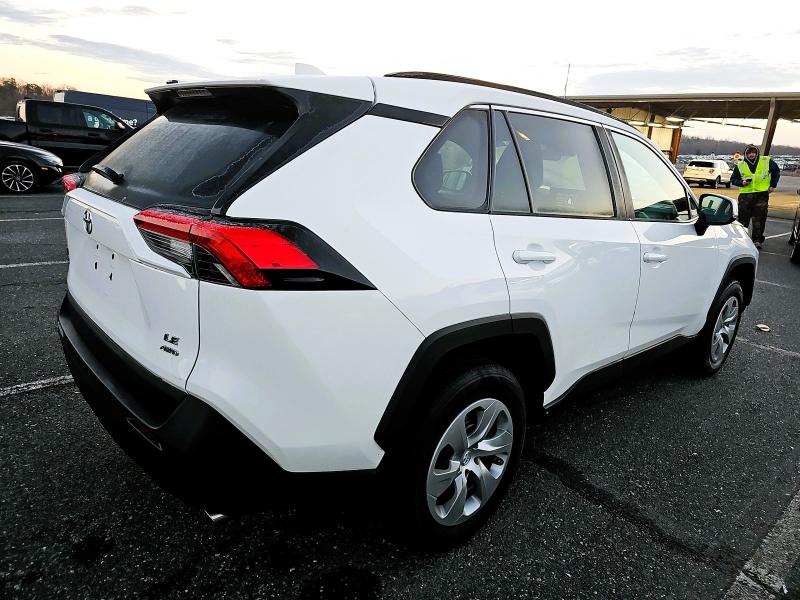 Toyota RAV4 LE FWD (Natl) 2021