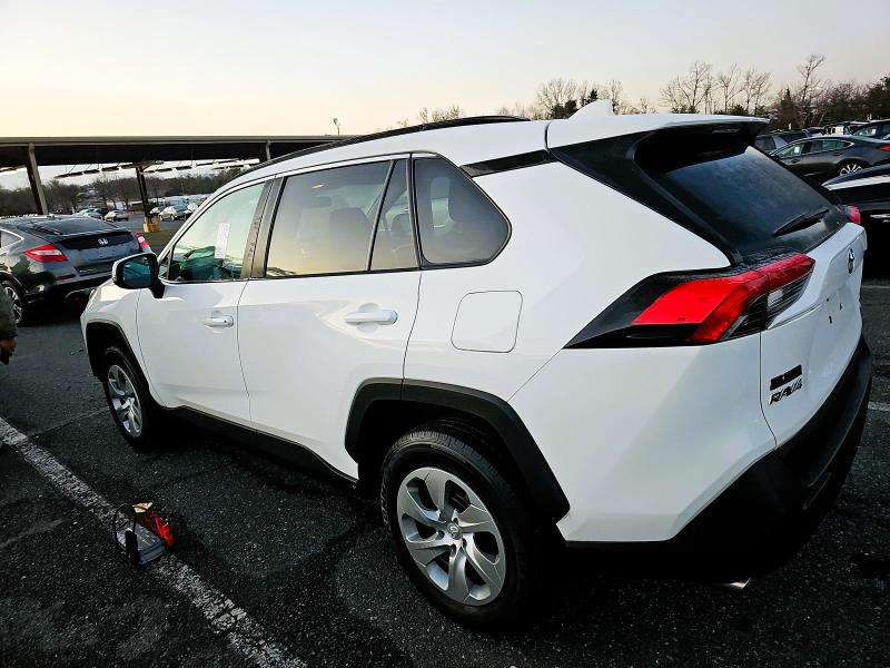 Toyota RAV4 LE FWD (Natl) 2021