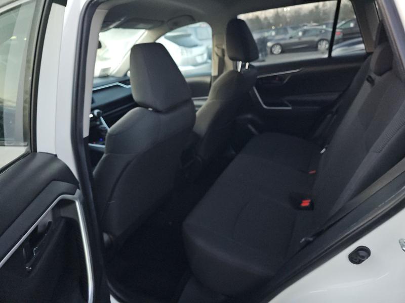 Toyota RAV4 LE FWD (Natl) 2021