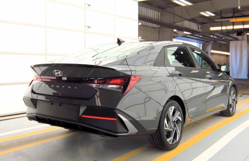 Hyundai Elantra SEL Sport IVT 2025