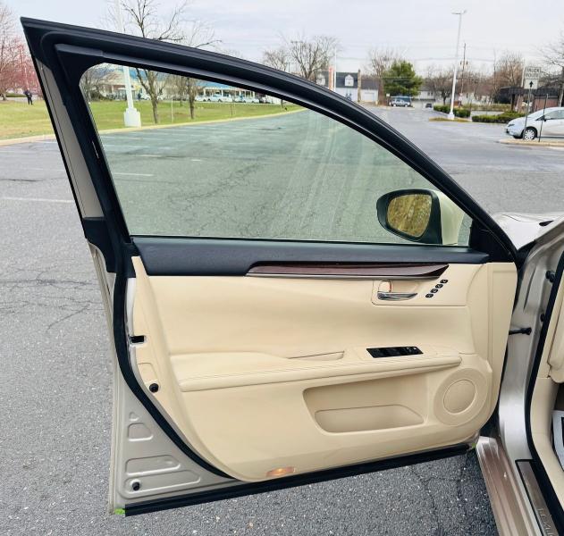 Lexus ES 350 4dr Sdn 2015