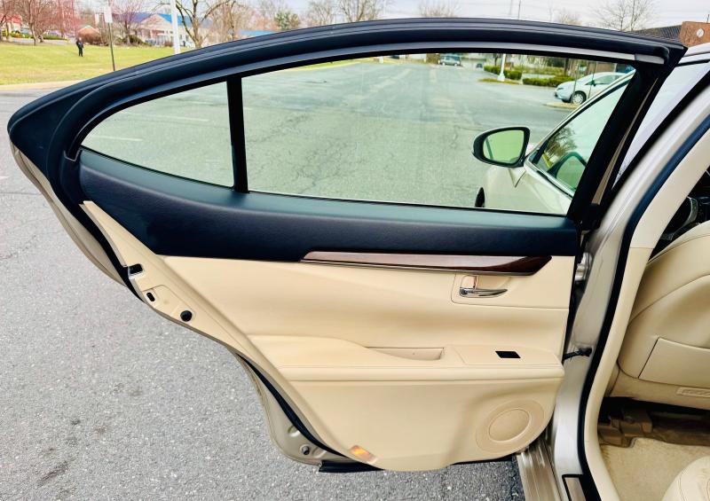 Lexus ES 350 4dr Sdn 2015