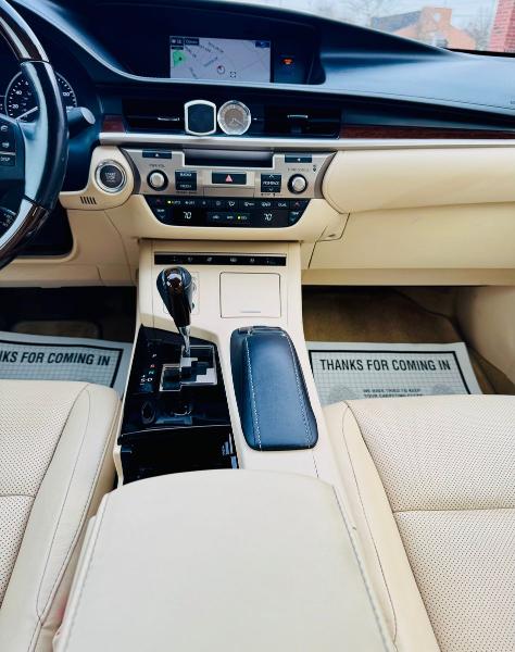 Lexus ES 350 4dr Sdn 2015