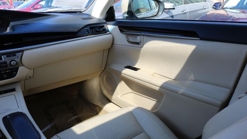 Lexus ES 350 4dr Sdn 2015