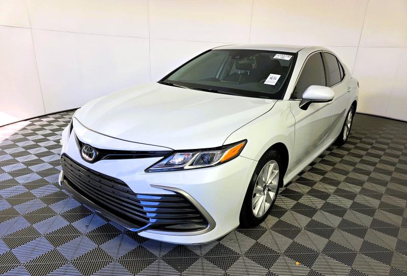 Toyota Camry LE Auto (Natl) 2022