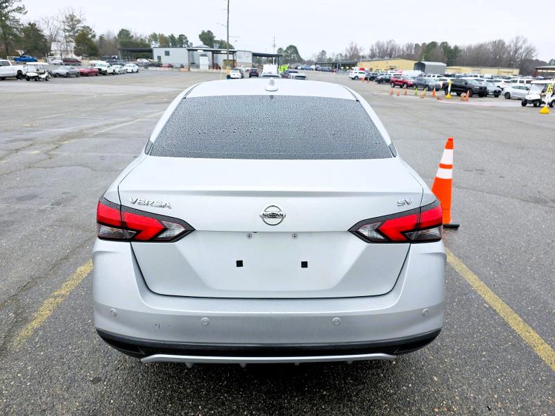 Nissan Versa SV CVT 2021