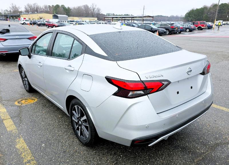 Nissan Versa SV CVT 2021