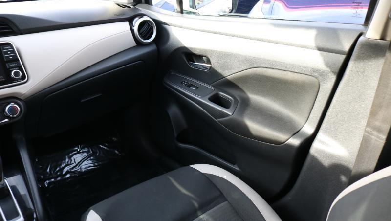 Nissan Versa SV CVT 2021