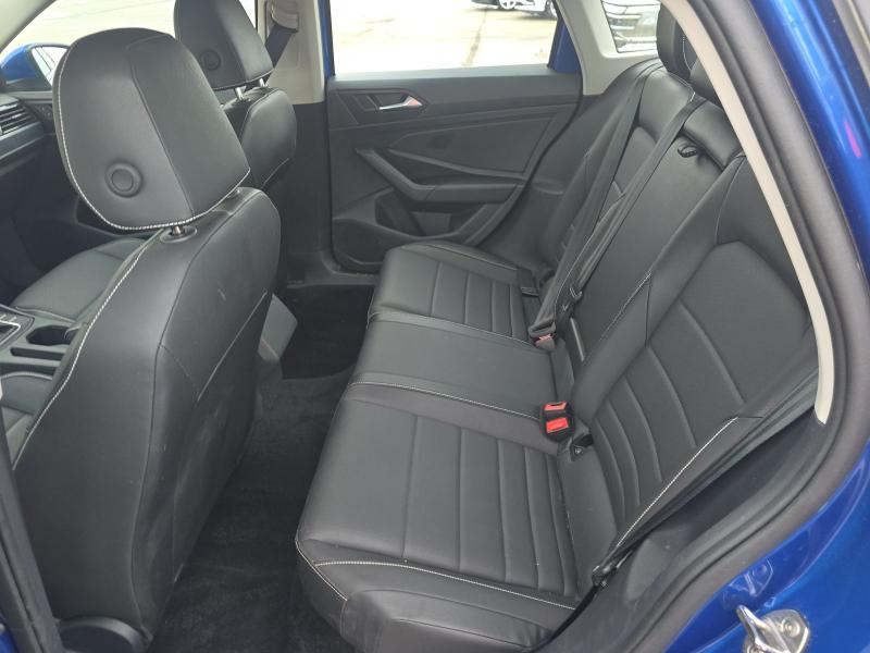 Volkswagen Jetta SE Auto 2024