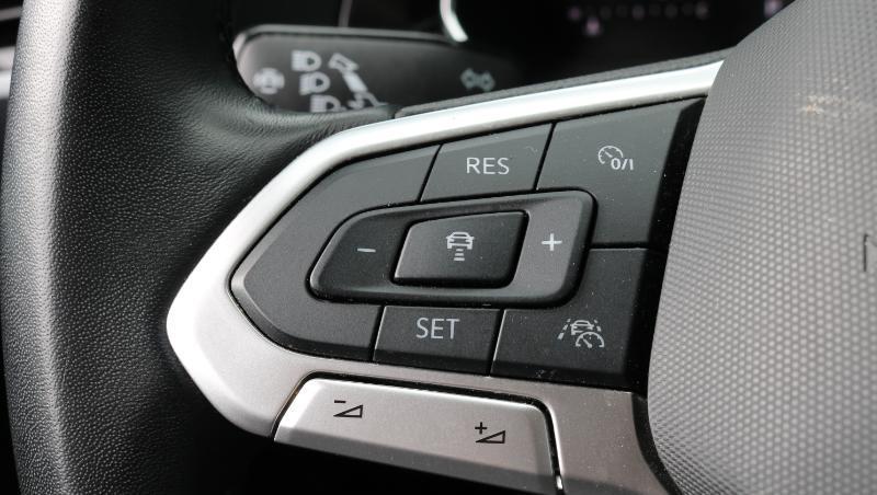 Volkswagen Jetta SE Auto 2024