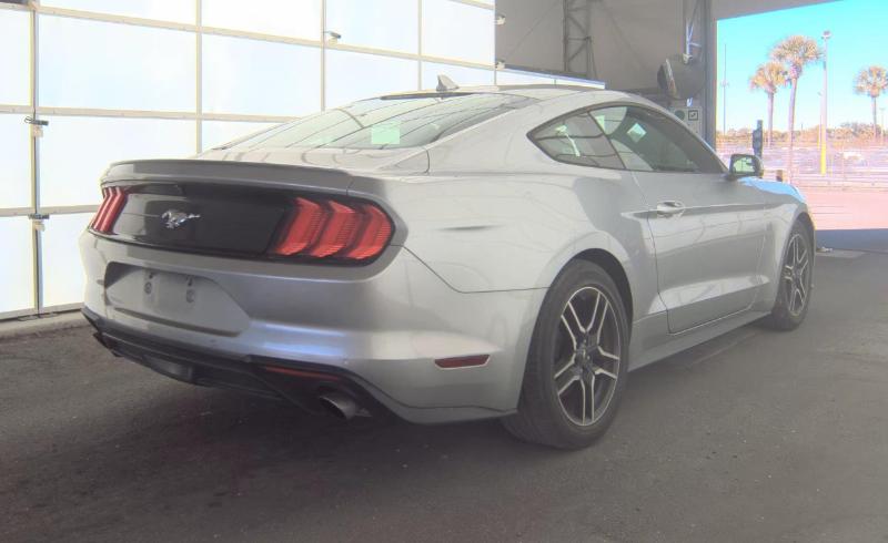 Ford Mustang EcoBoost Fastback 2020