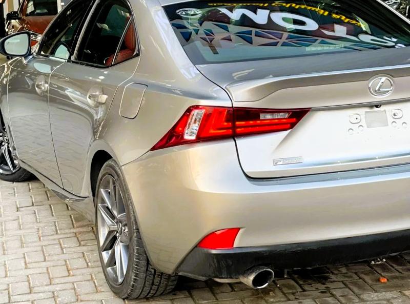 Lexus IS 350 4dr Sdn RWD 2015