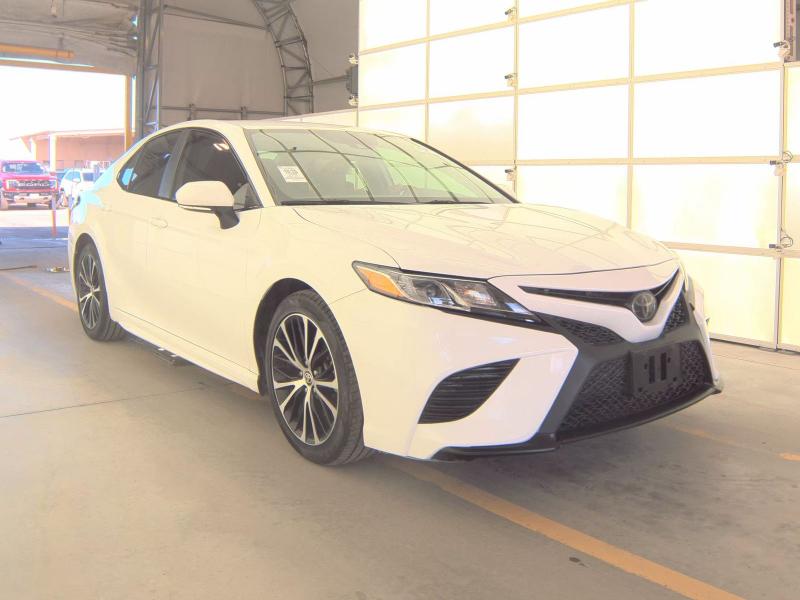 Toyota Camry SE Auto (Natl) 2018