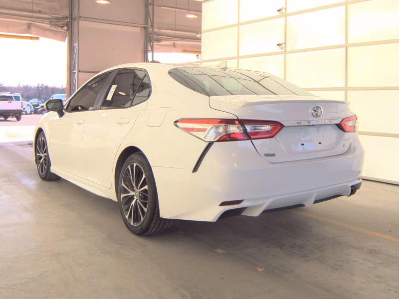 Toyota Camry SE Auto (Natl) 2018