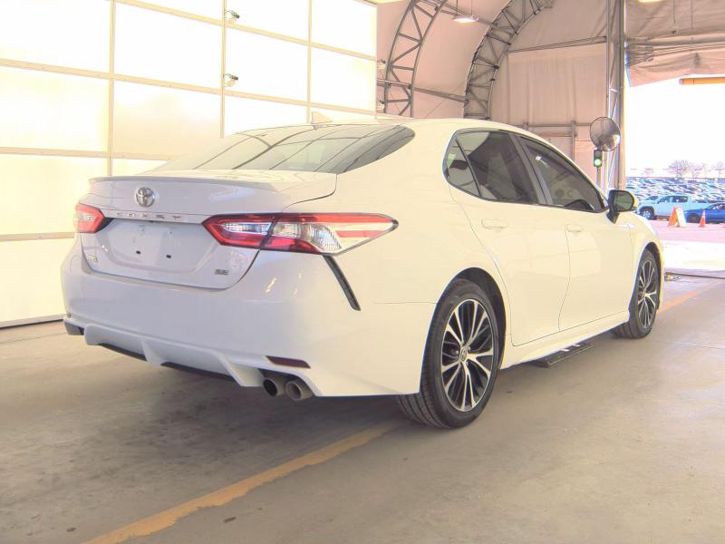 Toyota Camry SE Auto (Natl) 2018