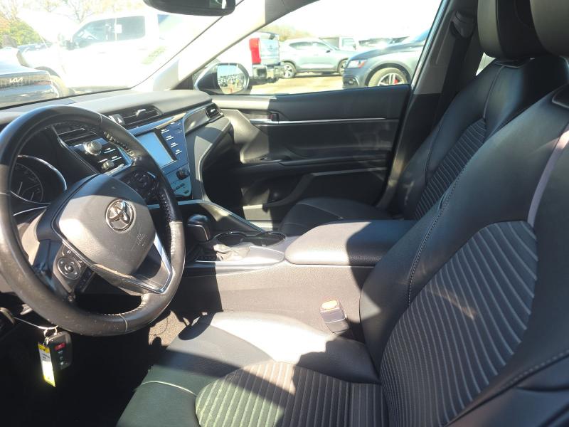 Toyota Camry SE Auto (Natl) 2018