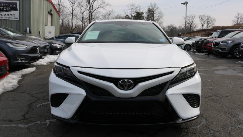 Toyota Camry SE Auto (Natl) 2018