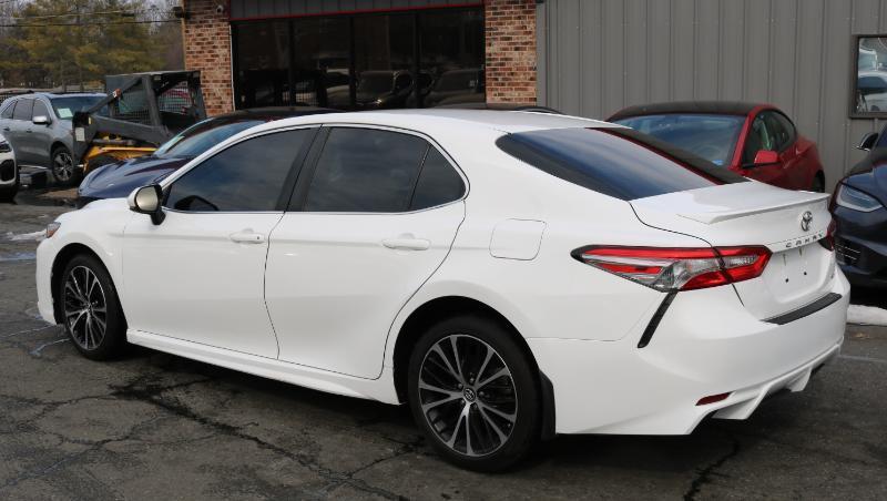 Toyota Camry SE Auto (Natl) 2018