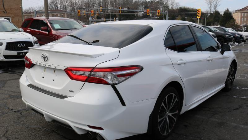 Toyota Camry SE Auto (Natl) 2018