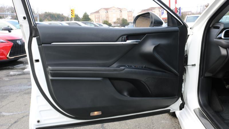 Toyota Camry SE Auto (Natl) 2018