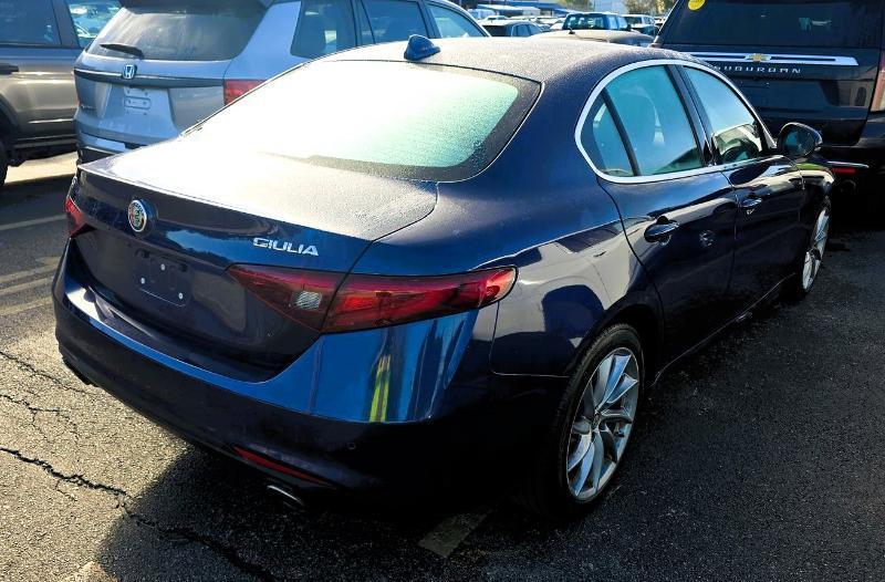 Alfa Romeo Giulia AWD 2021