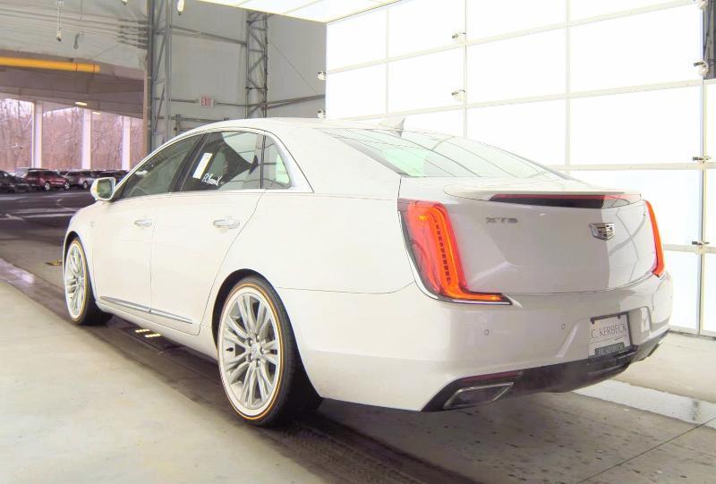 Cadillac XTS 4dr Sdn Luxury FWD 2018