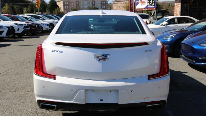 Cadillac XTS 4dr Sdn Luxury FWD 2018