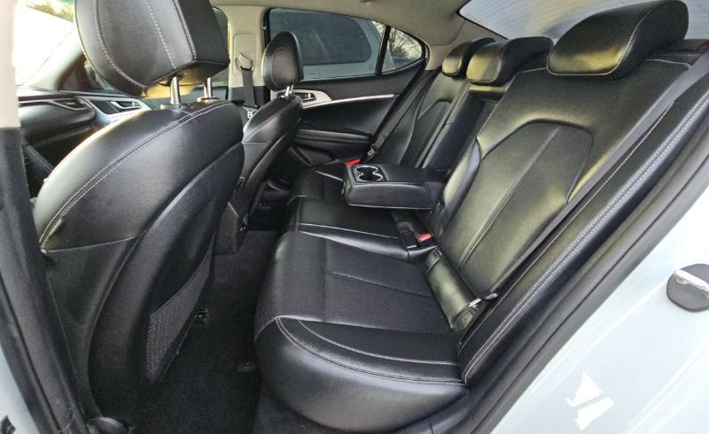 Genesis G70 2.0T Sport RWD 2019