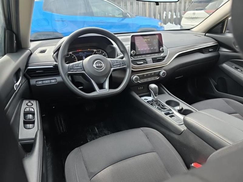 Nissan Altima 2.5 SV Sedan 2024