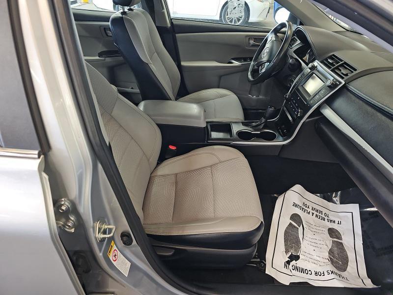 Toyota Camry SE Auto (Natl) 2017