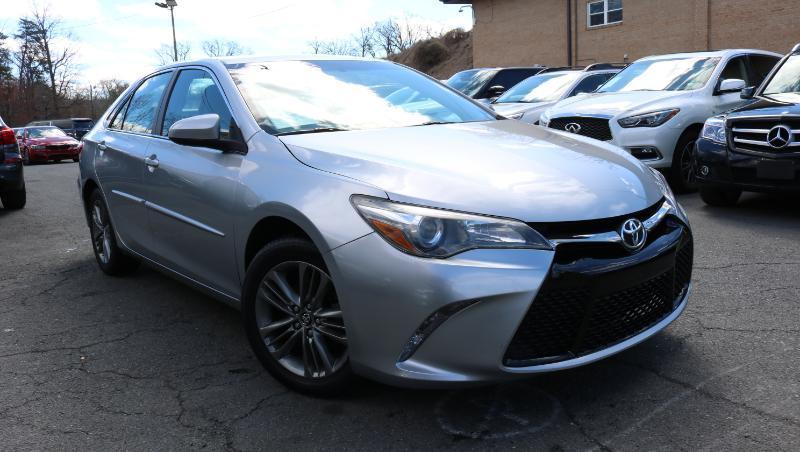 Toyota Camry SE Auto (Natl) 2017