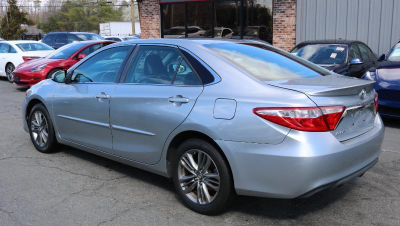 Toyota Camry SE Auto (Natl) 2017