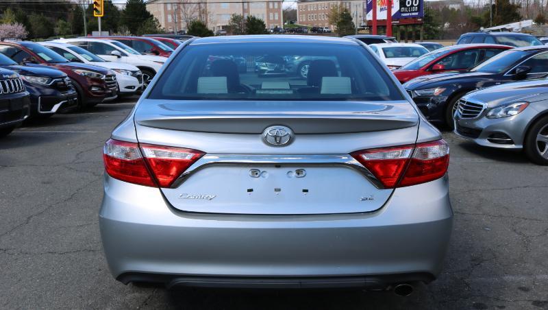 Toyota Camry SE Auto (Natl) 2017
