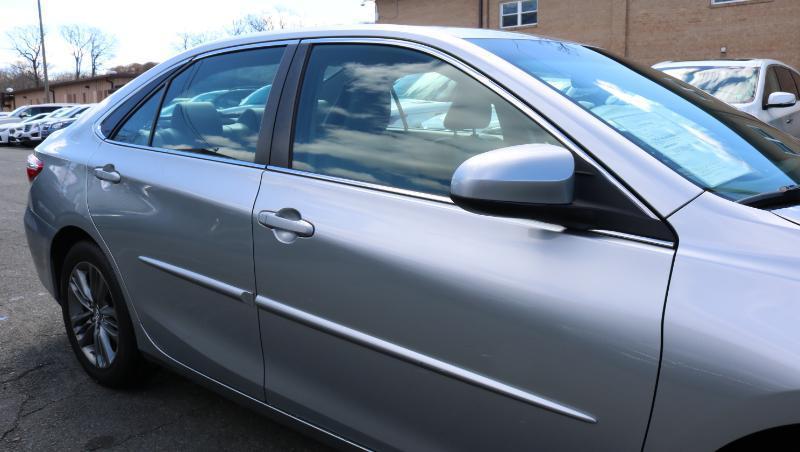 Toyota Camry SE Auto (Natl) 2017