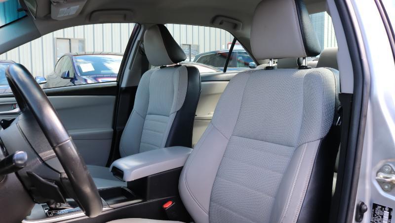 Toyota Camry SE Auto (Natl) 2017