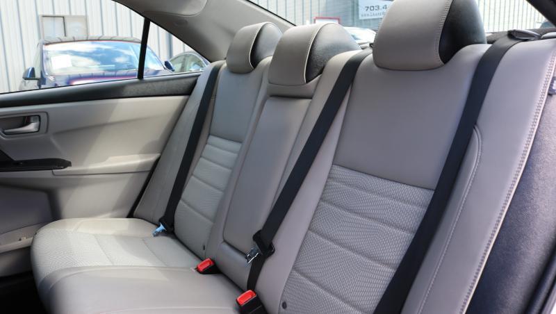 Toyota Camry SE Auto (Natl) 2017