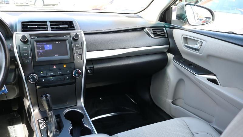 Toyota Camry SE Auto (Natl) 2017