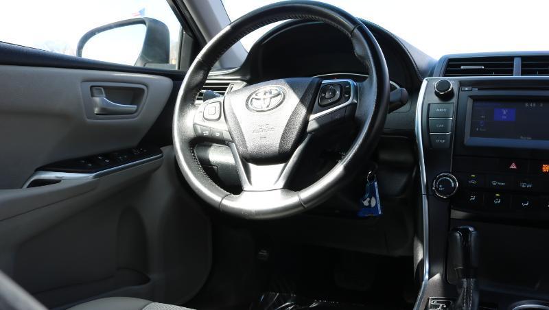 Toyota Camry SE Auto (Natl) 2017