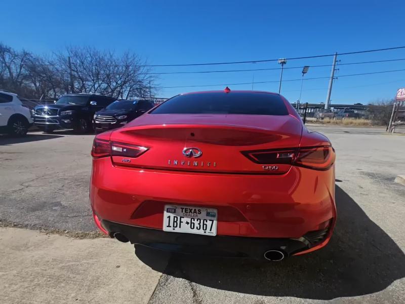 Infiniti Q60 LUXE AWD 2022