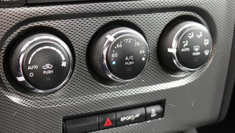 Dodge Challenger 2dr Cpe R/T 2012