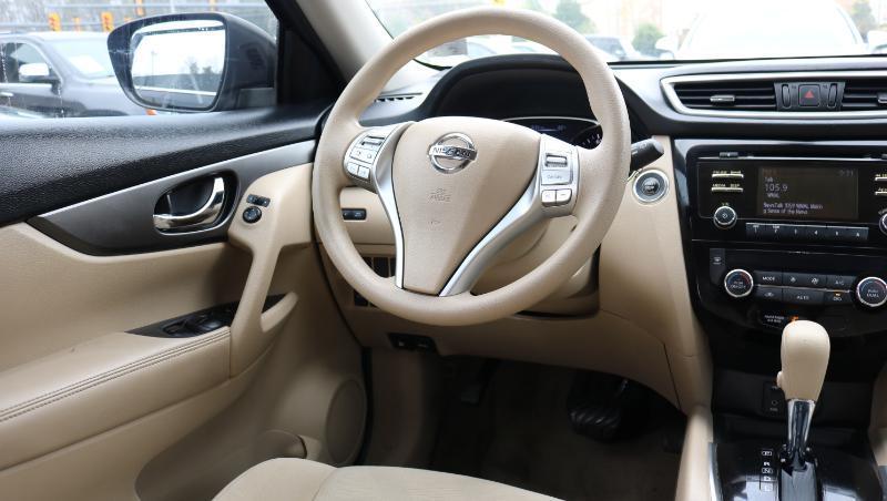 Nissan Rogue FWD 4dr SV 2015