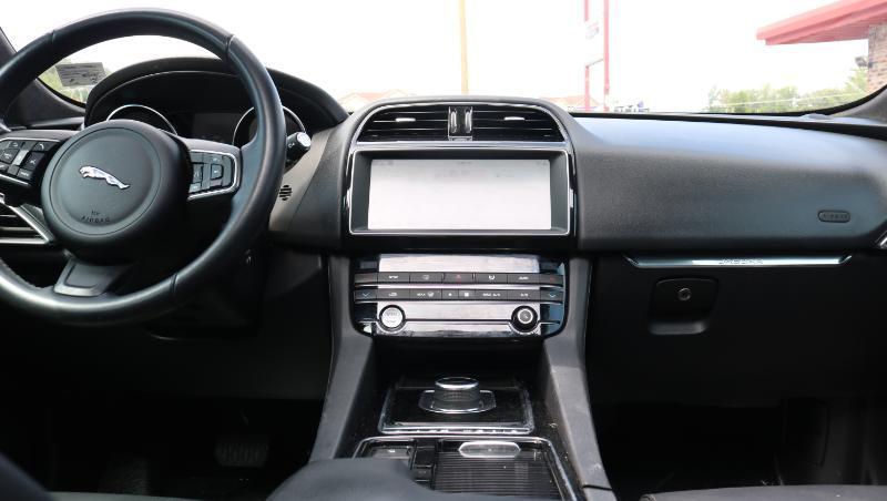 Jaguar F-Pace 25t Premium AWD 2020