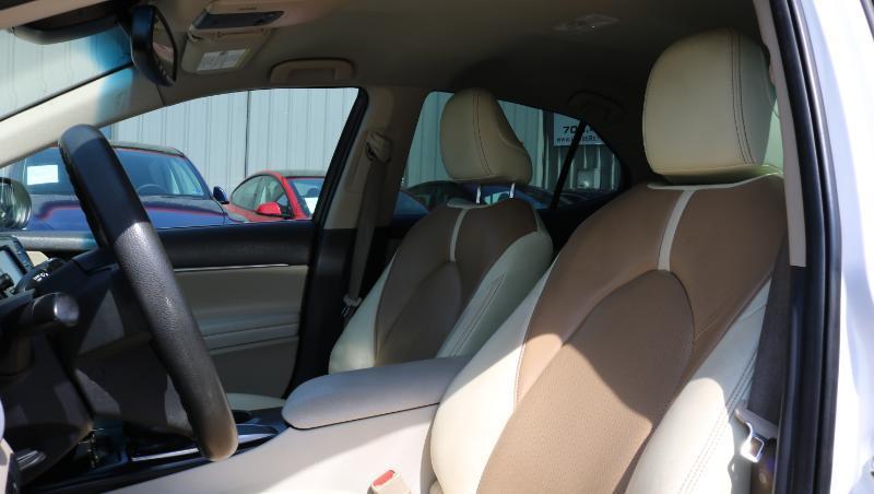 Toyota Camry XLE Auto (Natl) 2018