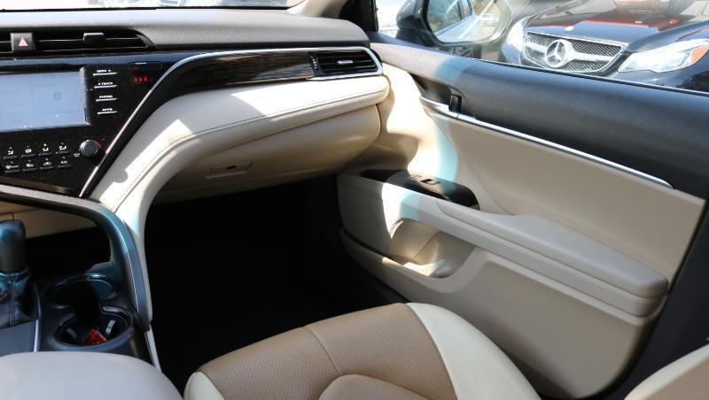 Toyota Camry XLE Auto (Natl) 2018