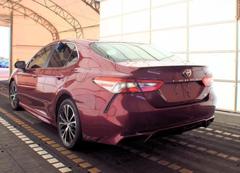 Toyota Camry SE Auto (Natl) 2018
