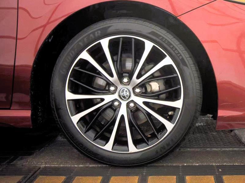 Toyota Camry SE Auto (Natl) 2018