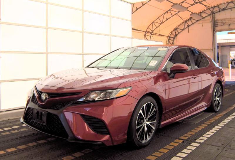 Toyota Camry SE Auto (Natl) 2018