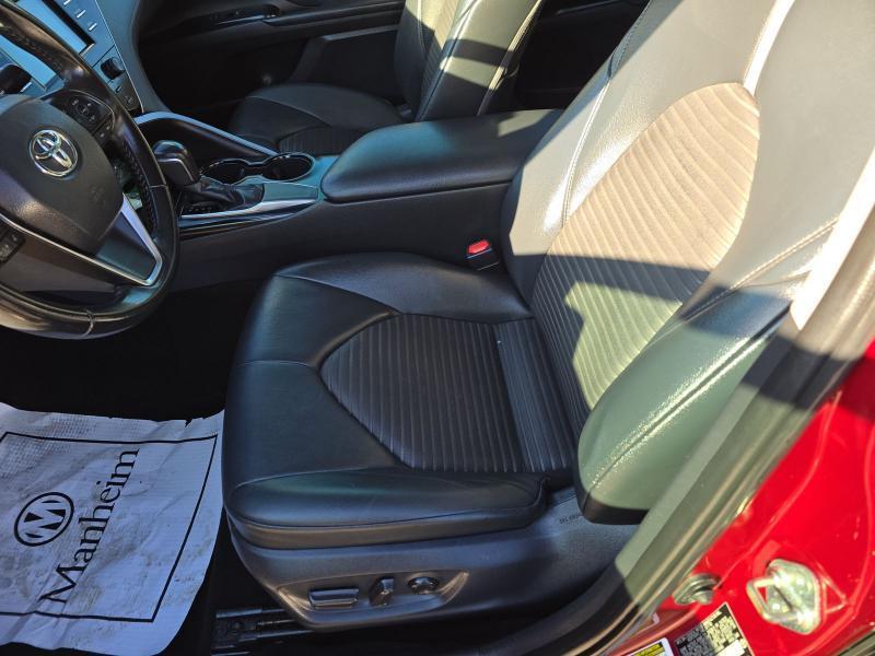 Toyota Camry SE Auto (Natl) 2018